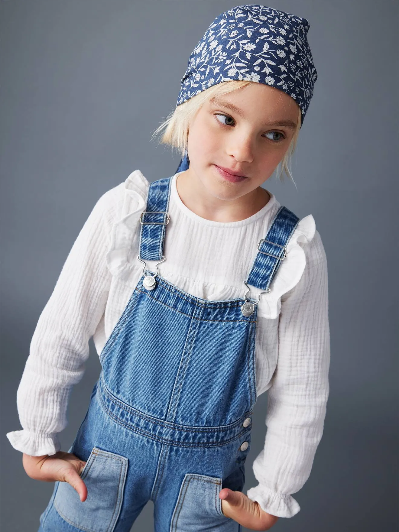 VERTBAUDET  DENIM TUINBROEK VOOR MEISJES MET GROTE CONTRASTERENDE ZAKKEN  MIDDENBLAUW